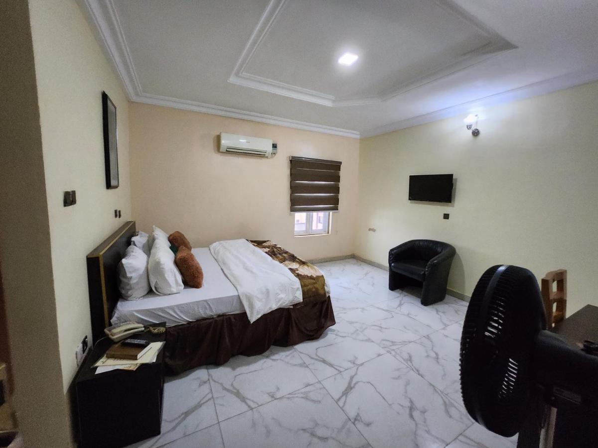 Nue-Crest Hotels & Suites Ενούγκου Εξωτερικό φωτογραφία