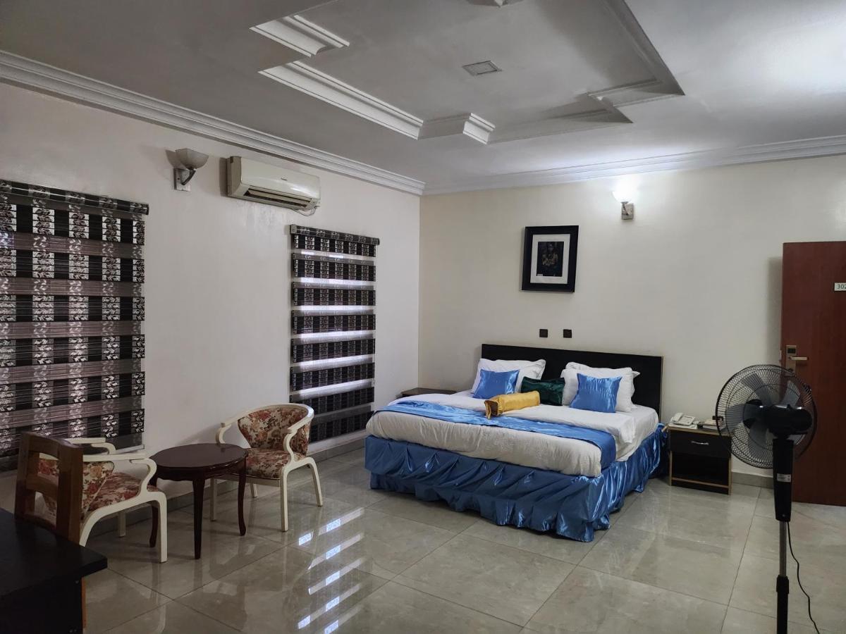 Nue-Crest Hotels & Suites Ενούγκου Εξωτερικό φωτογραφία