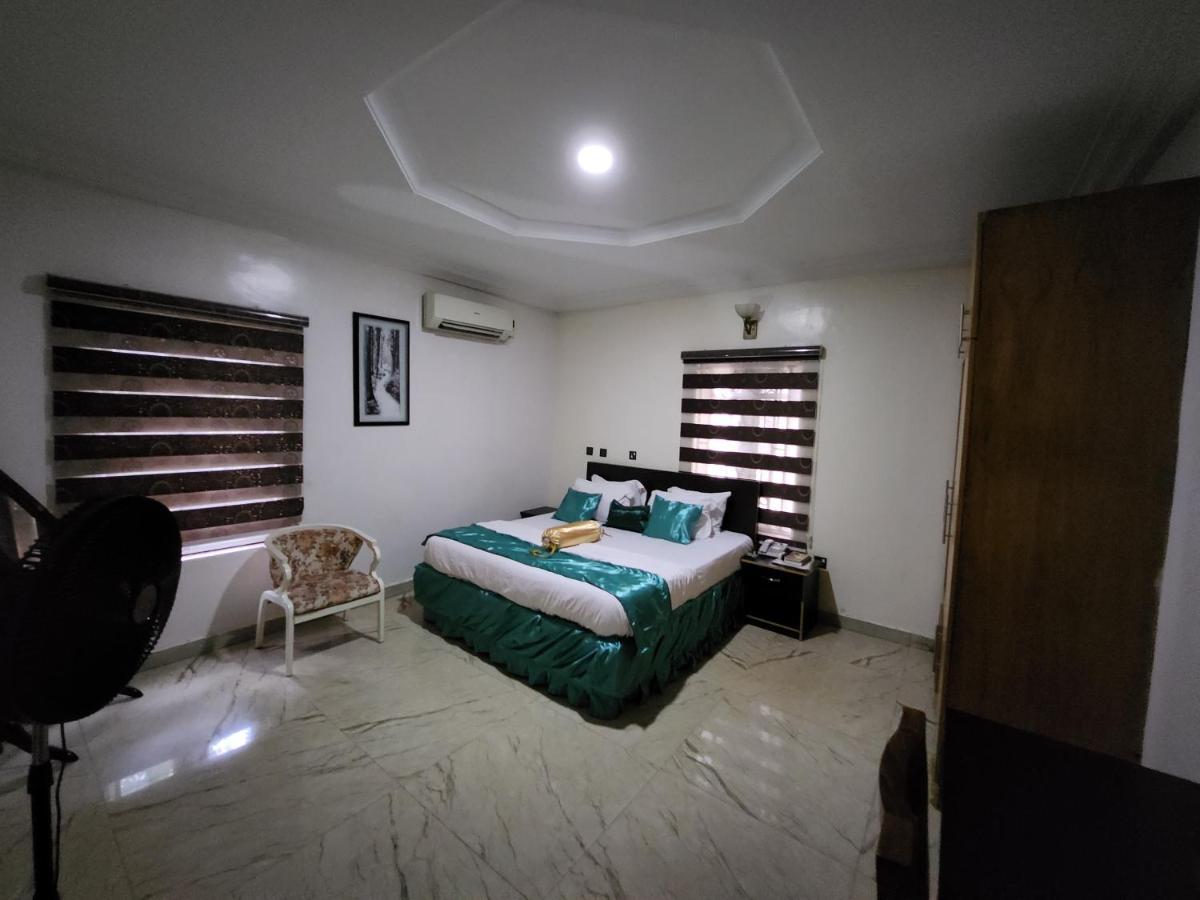 Nue-Crest Hotels & Suites Ενούγκου Εξωτερικό φωτογραφία