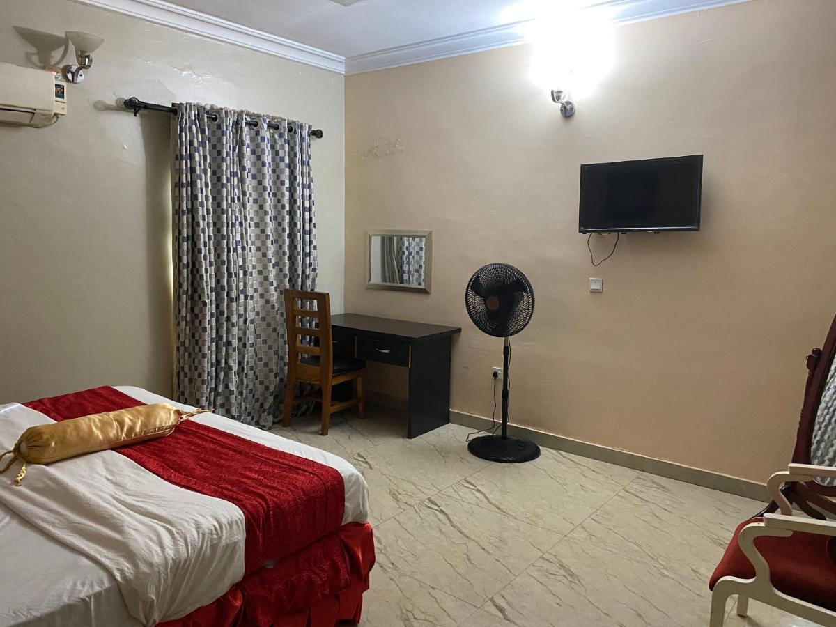 Nue-Crest Hotels & Suites Ενούγκου Εξωτερικό φωτογραφία