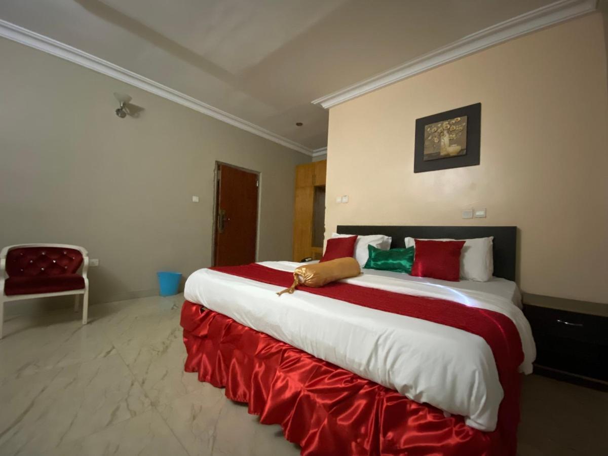 Nue-Crest Hotels & Suites Ενούγκου Εξωτερικό φωτογραφία