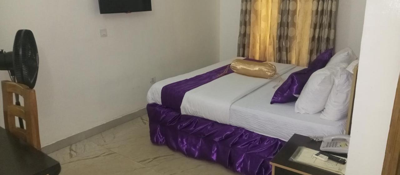 Nue-Crest Hotels & Suites Ενούγκου Εξωτερικό φωτογραφία