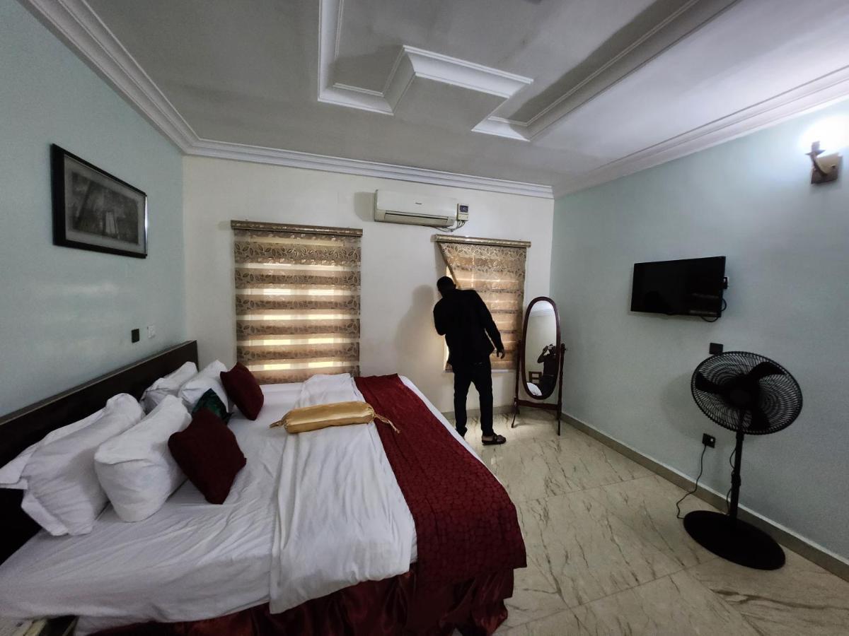 Nue-Crest Hotels & Suites Ενούγκου Εξωτερικό φωτογραφία