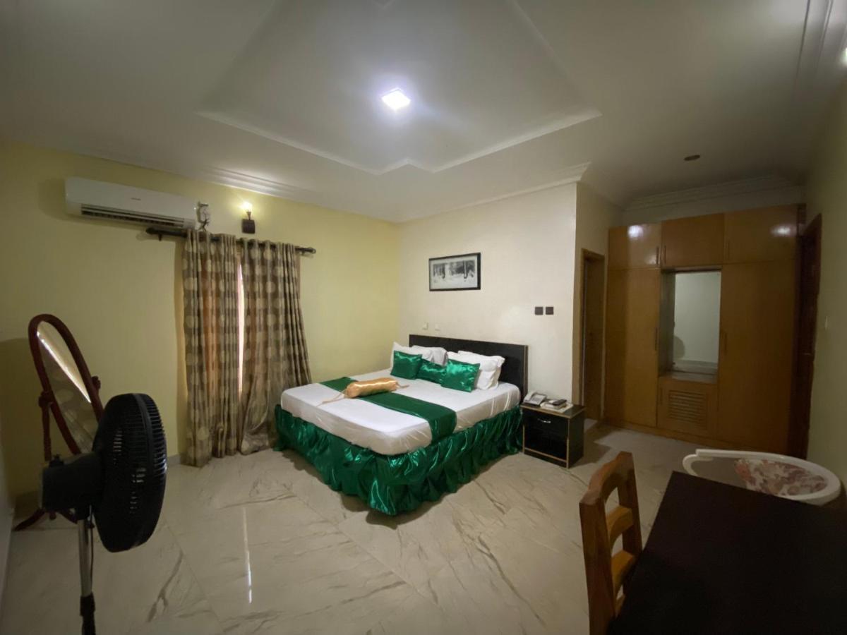 Nue-Crest Hotels & Suites Ενούγκου Εξωτερικό φωτογραφία