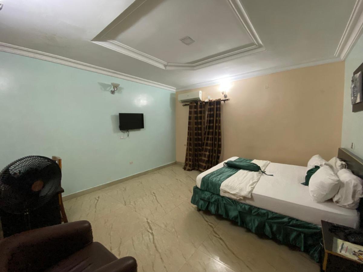 Nue-Crest Hotels & Suites Ενούγκου Εξωτερικό φωτογραφία
