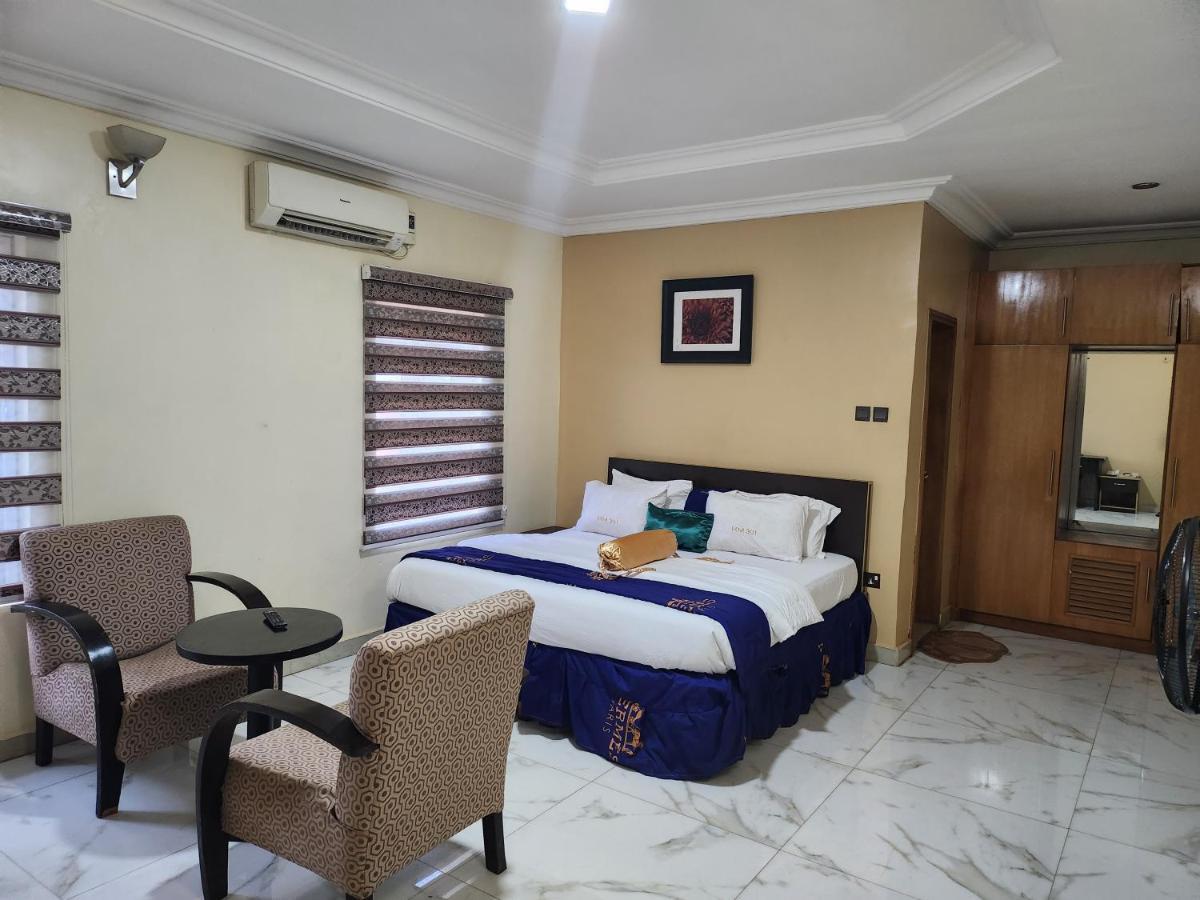 Nue-Crest Hotels & Suites Ενούγκου Εξωτερικό φωτογραφία