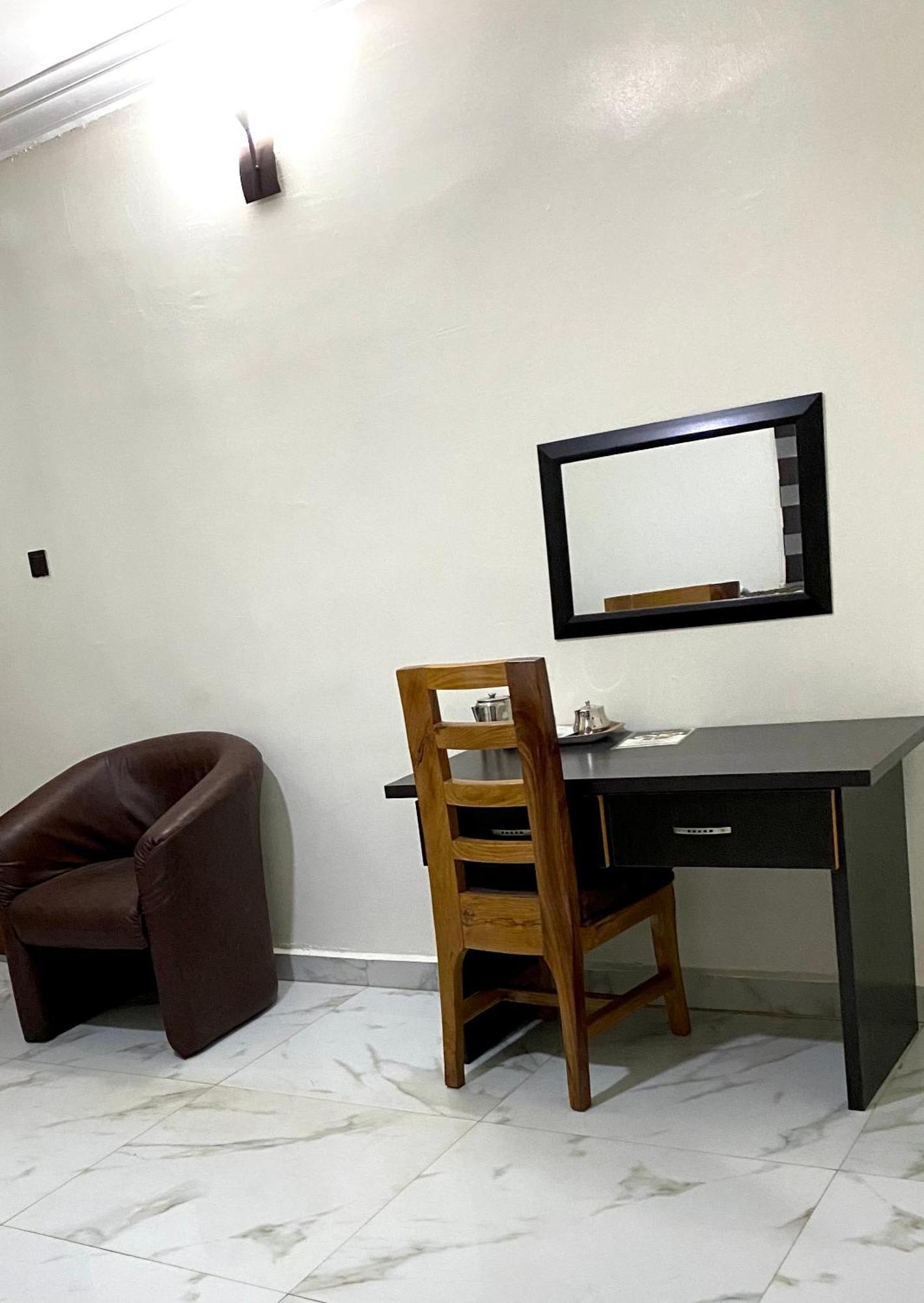 Nue-Crest Hotels & Suites Ενούγκου Δωμάτιο φωτογραφία