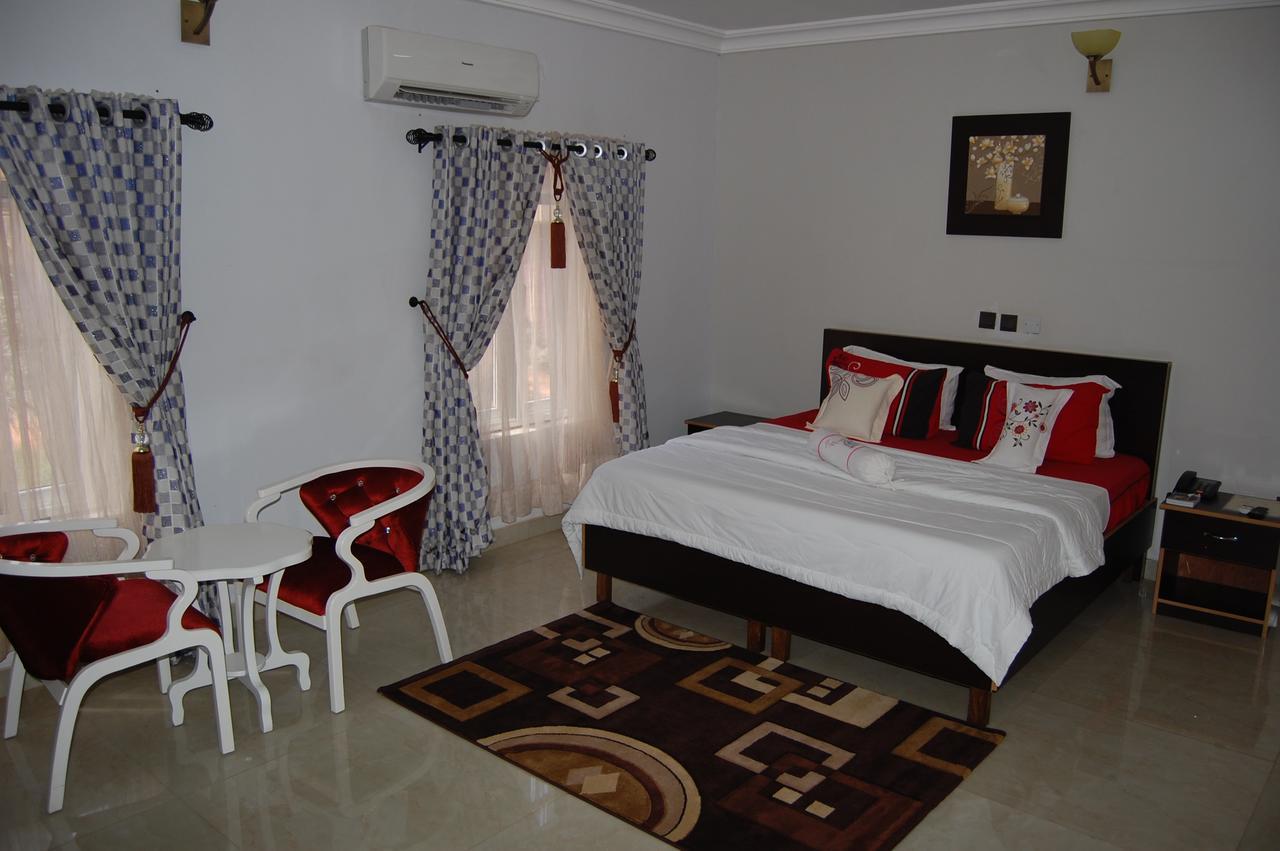 Nue-Crest Hotels & Suites Ενούγκου Εξωτερικό φωτογραφία