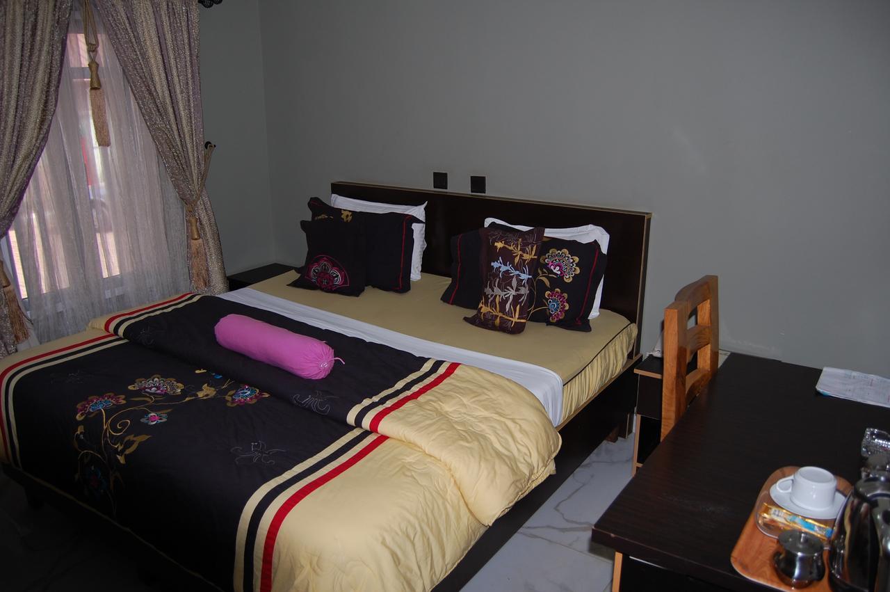 Nue-Crest Hotels & Suites Ενούγκου Εξωτερικό φωτογραφία
