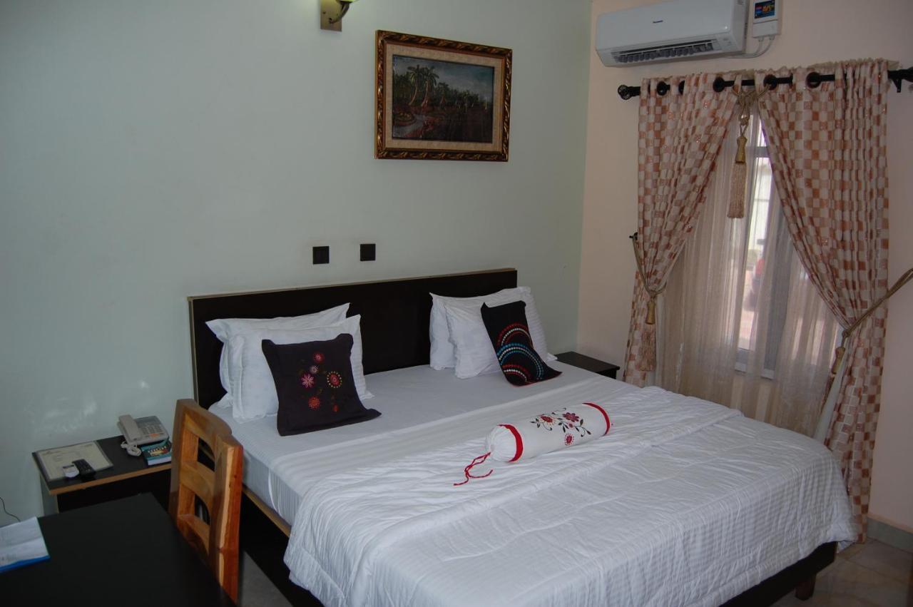 Nue-Crest Hotels & Suites Ενούγκου Εξωτερικό φωτογραφία