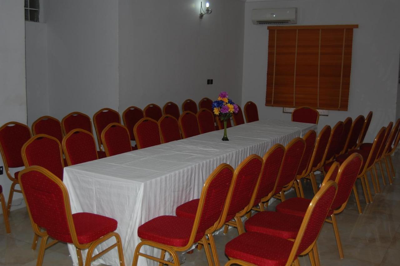 Nue-Crest Hotels & Suites Ενούγκου Εξωτερικό φωτογραφία