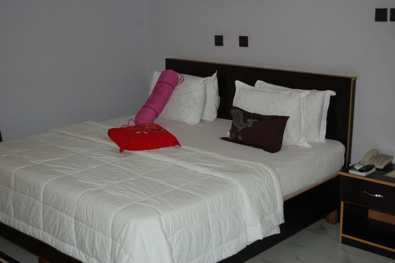 Nue-Crest Hotels & Suites Ενούγκου Εξωτερικό φωτογραφία