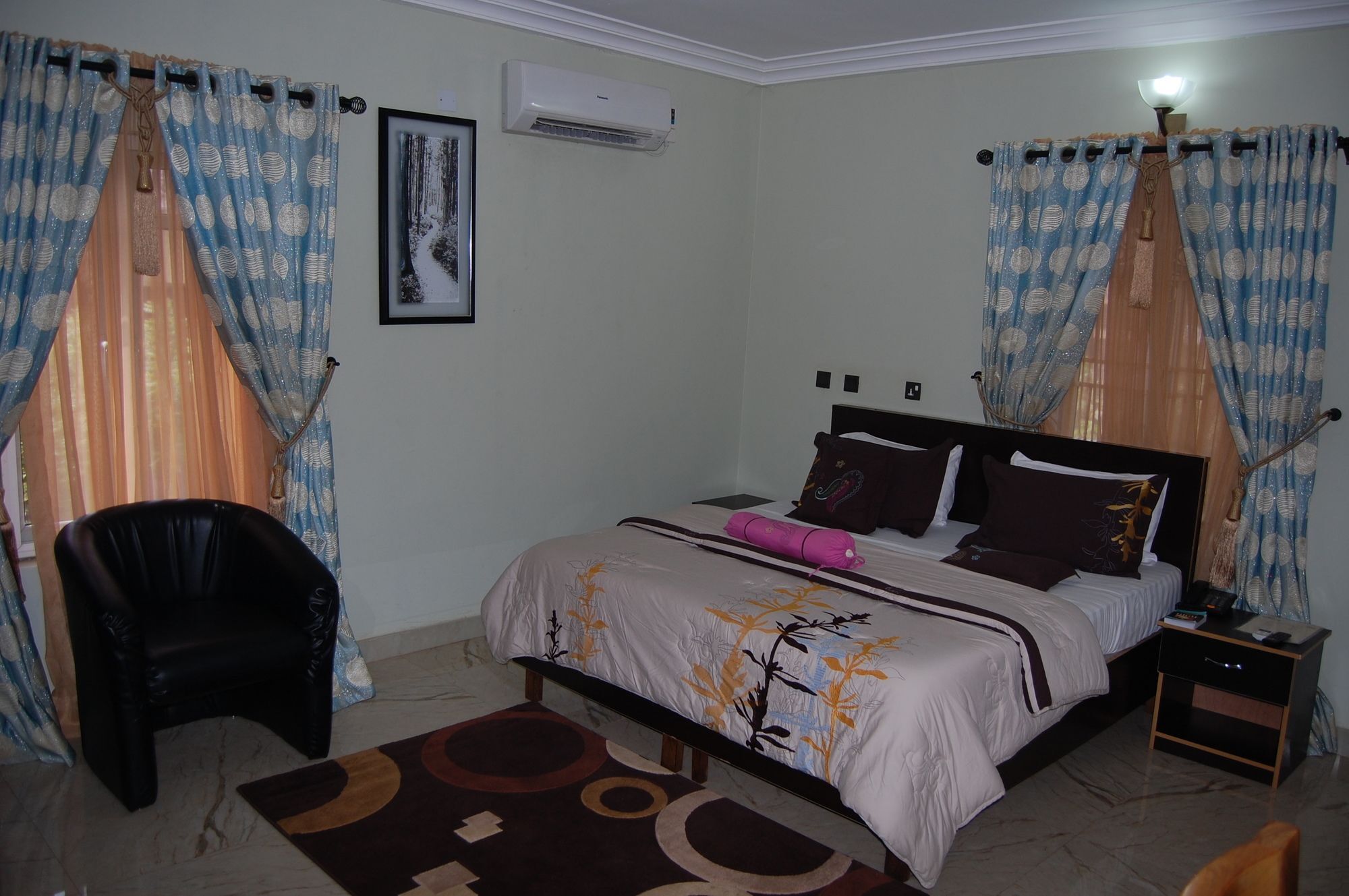 Nue-Crest Hotels & Suites Ενούγκου Εξωτερικό φωτογραφία