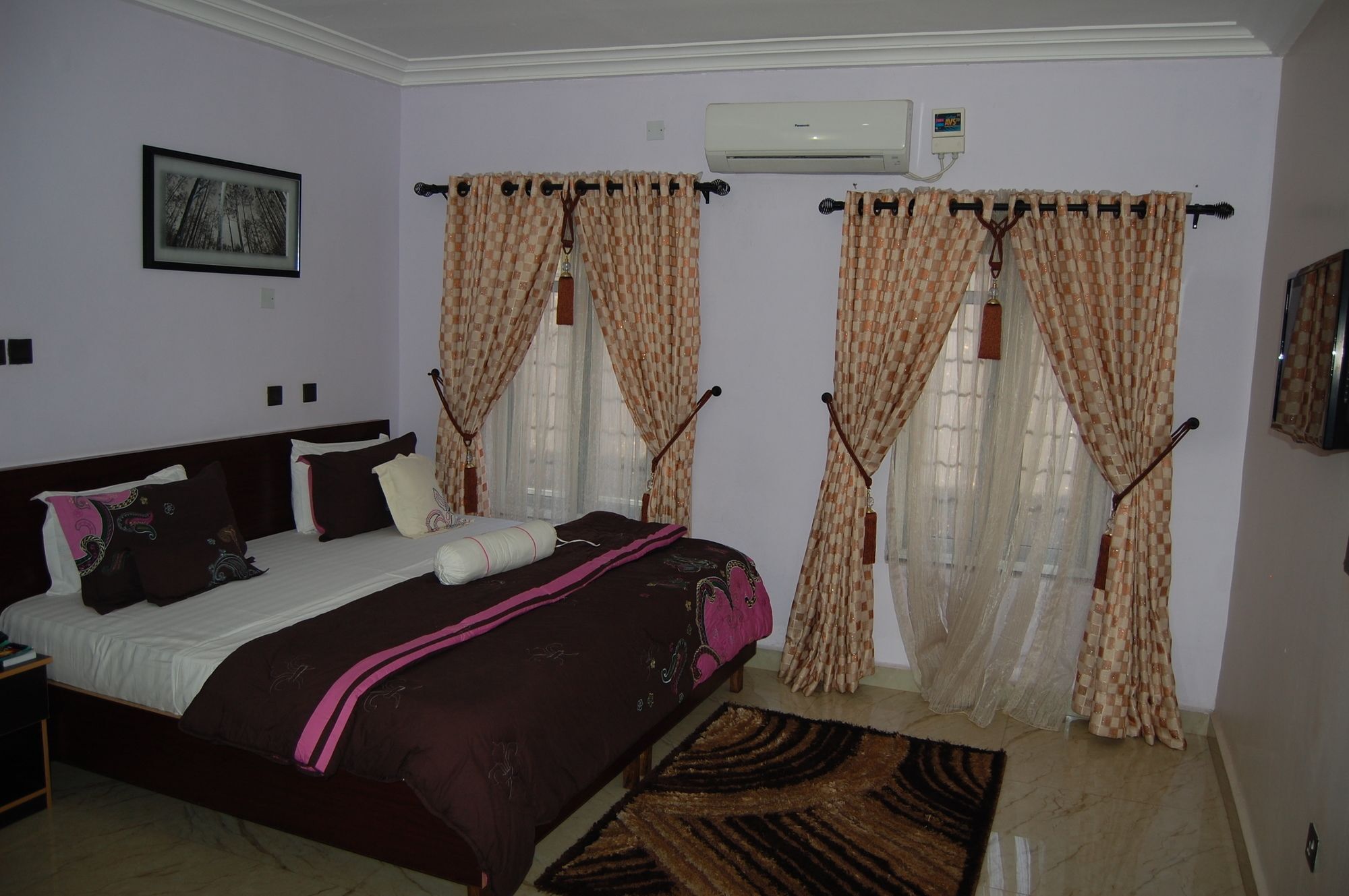 Nue-Crest Hotels & Suites Ενούγκου Εξωτερικό φωτογραφία